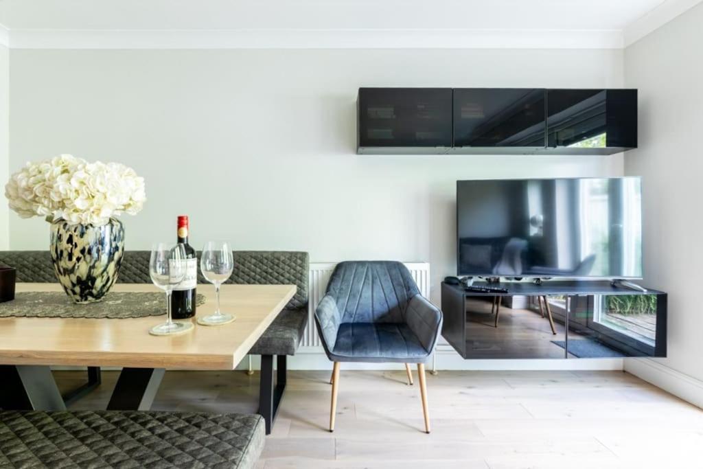 Olive Tree Townhouse, With Parking *
