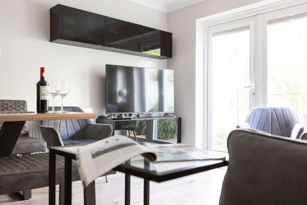 Olive Tree Townhouse, With Parking *