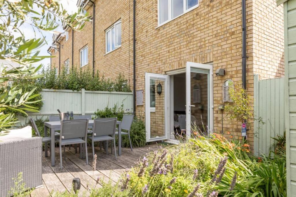 Holiday home Olive Tree Townhouse, With Parking