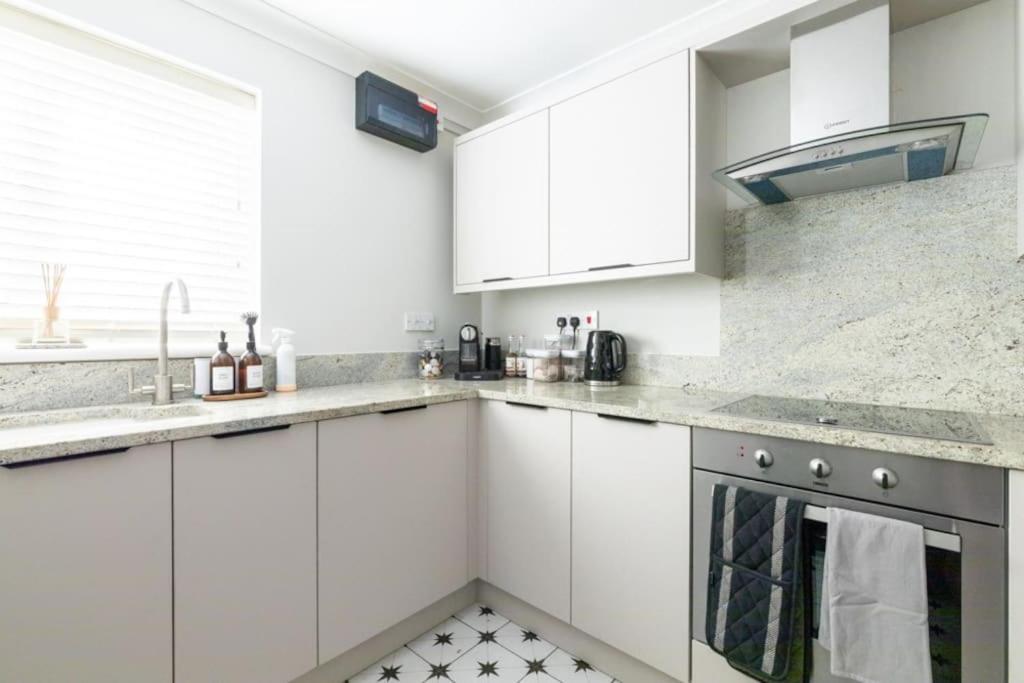 Olive Tree Townhouse, With Parking Holiday home